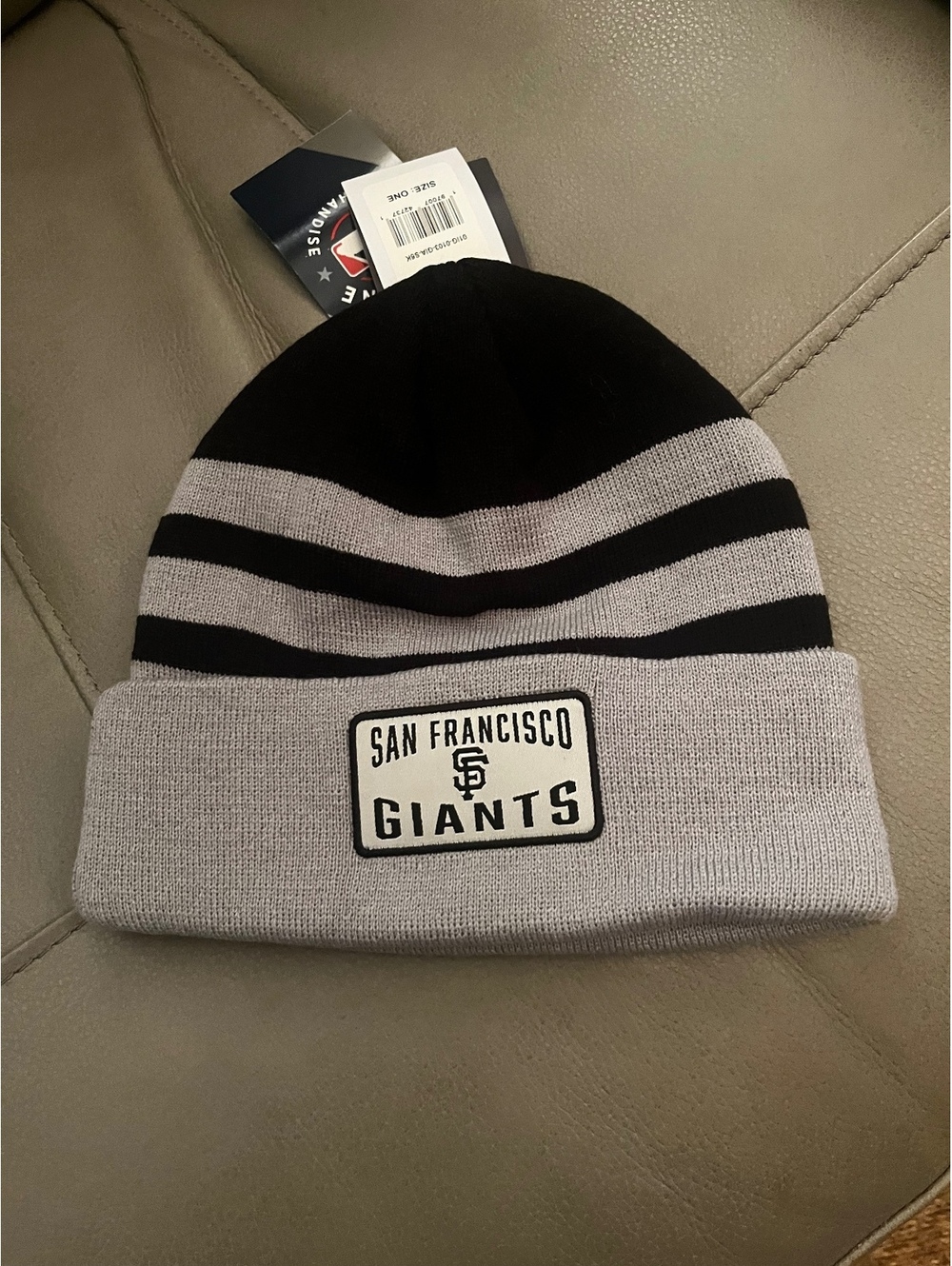 San Francisco Giants Cuffed Beanie Hat with Black and Gray Stripes